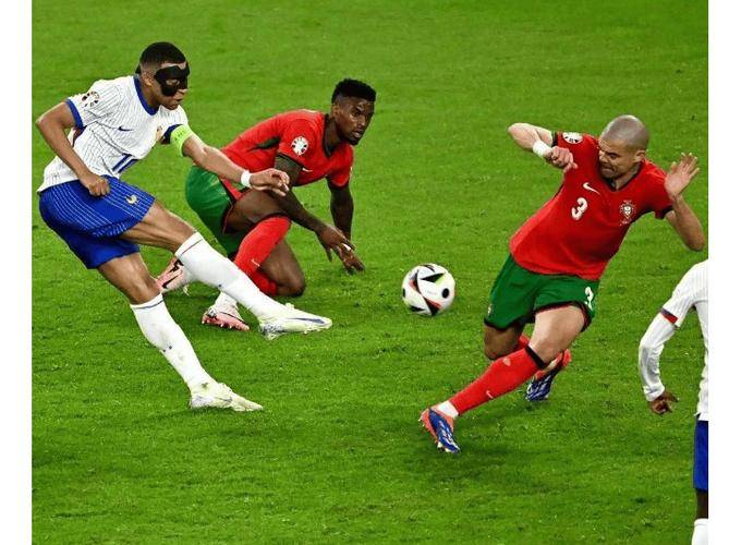 半岛体育官方入口-西班牙强队展现统治力，联赛争霸激烈