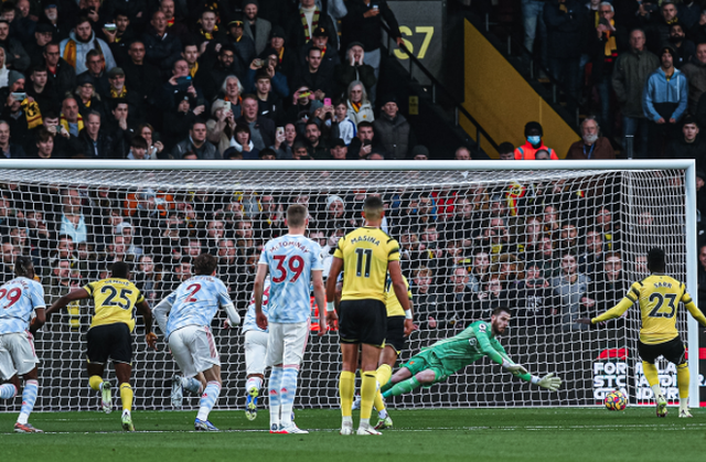 半岛体育中国官网-斯图加特遭遇四连败，保级形势堪忧