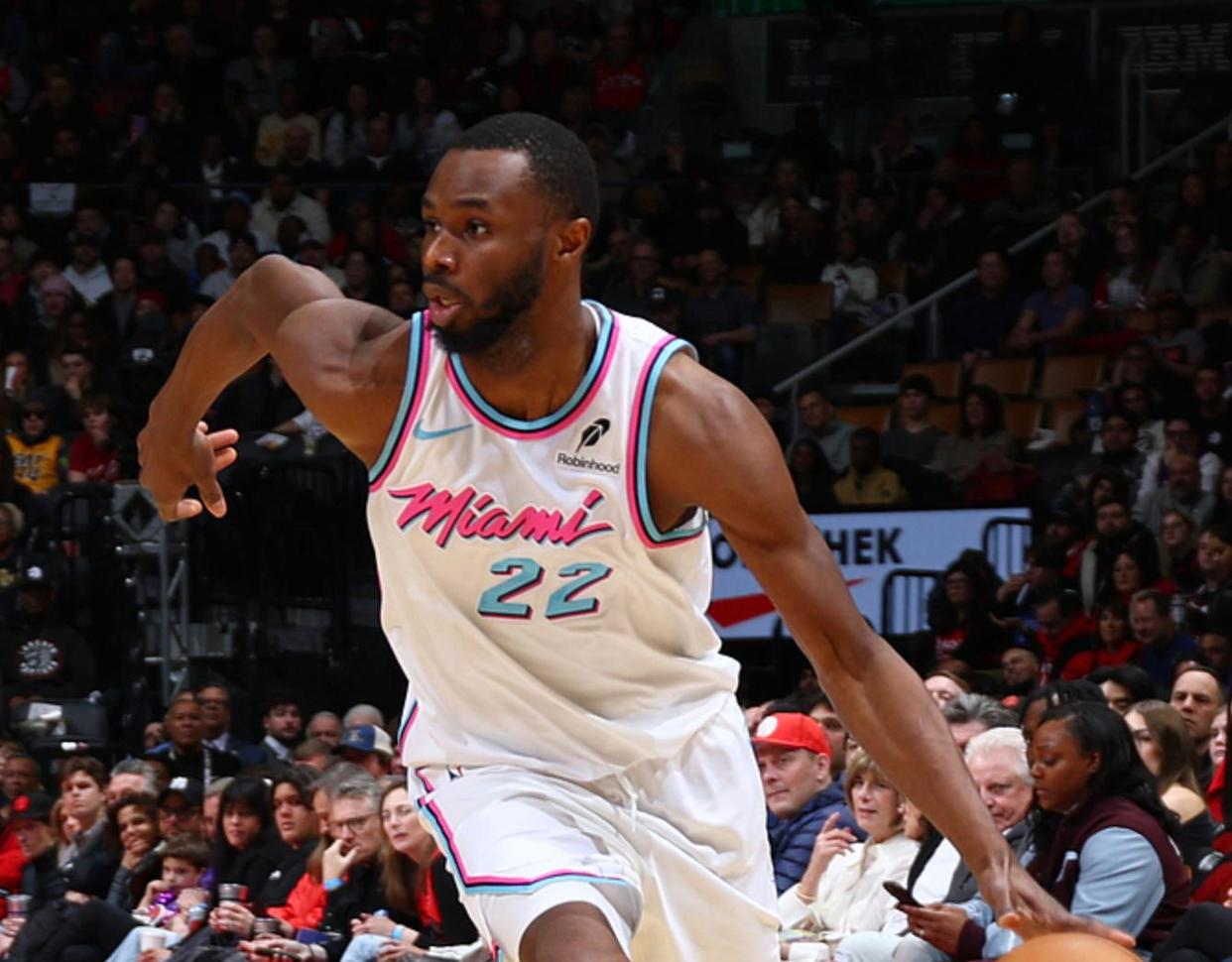 半岛体育网址-关于雄鹿击败热火总比分-领先系列赛的信息