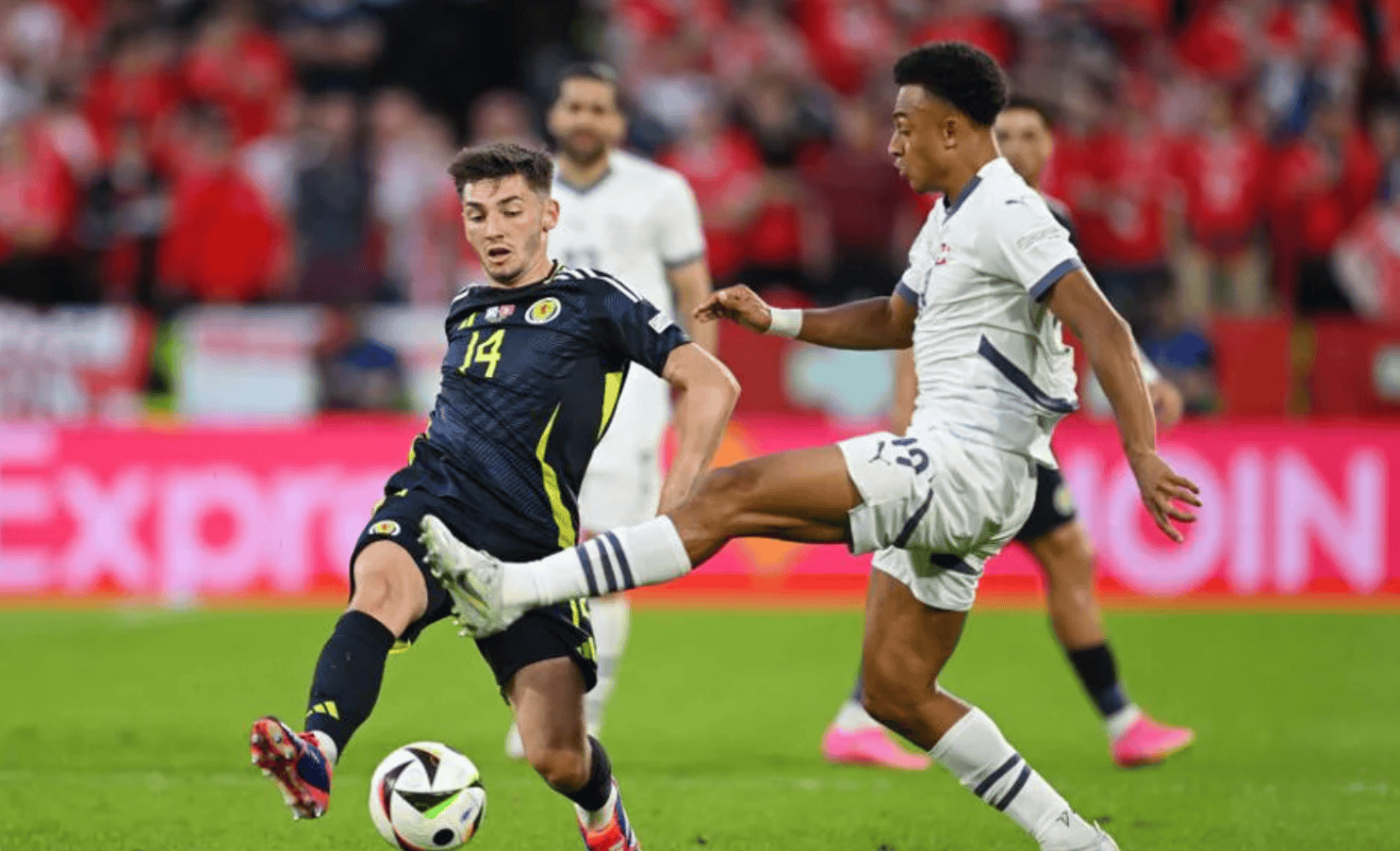 关于乌克兰队在生死战中取胜,晋级欧洲杯淘汰赛的信息 关于乌克兰队在生死战中取胜,晋级欧洲杯淘汰赛的信息