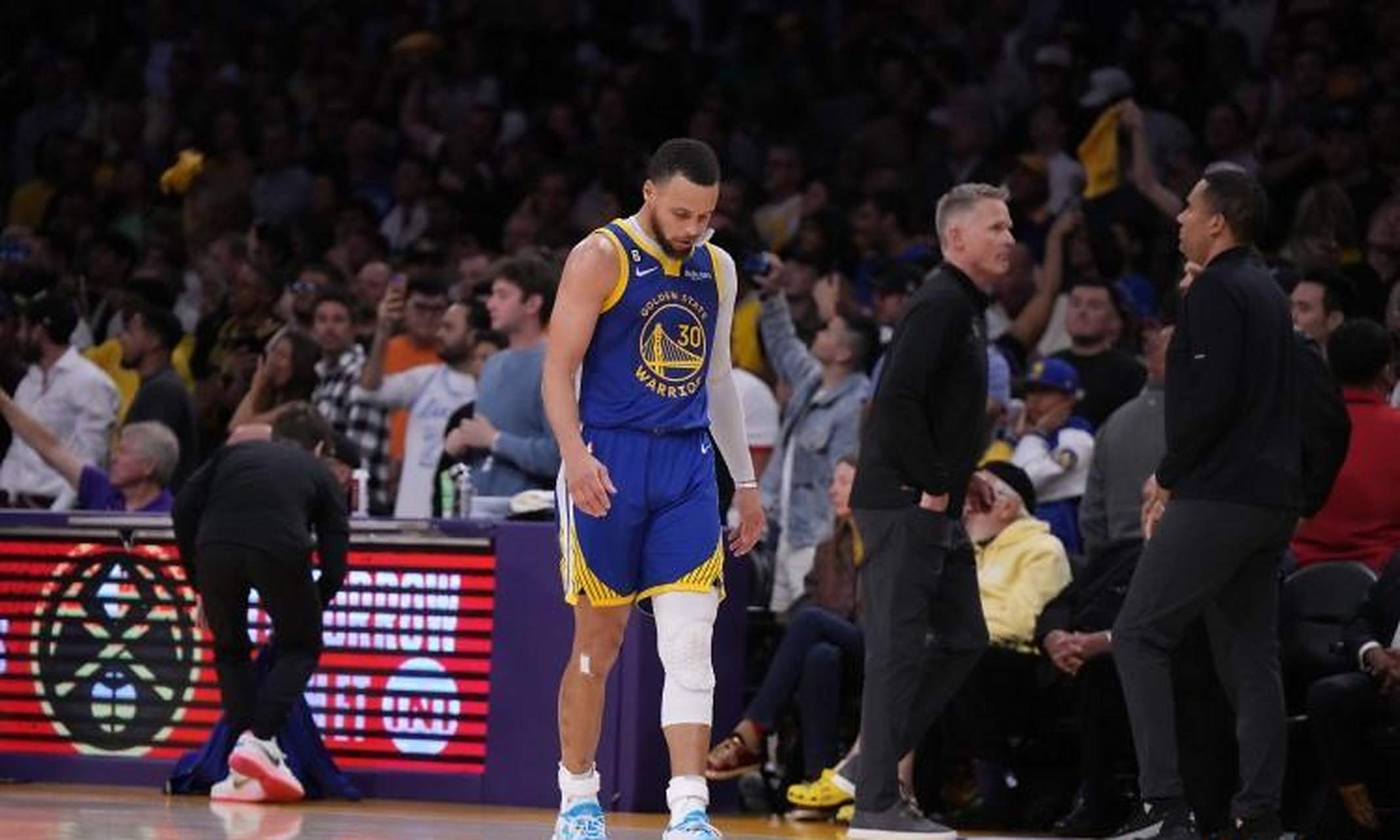 半岛体育网站入口-勇士再负爵士，库里状态下滑引关注