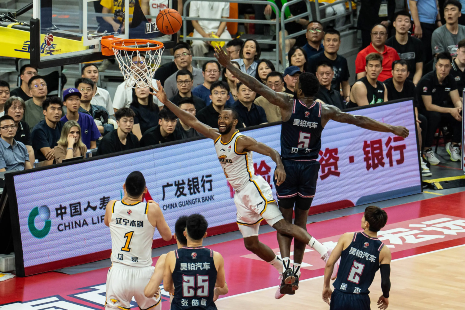 辽宁队客场取胜,赢得关键比赛 辽宁队客场取胜,赢得关键比赛