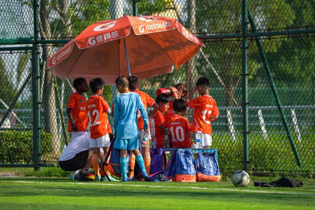 半岛体育直播-巴塞罗那青训球员获首秀，未来可期的简单介绍