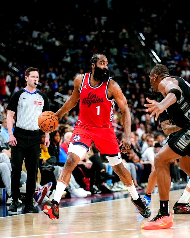 快船主场大胜马刺,乔治全场砍下36分的简单介绍 快船主场大胜马刺,乔治全场砍下36分的简单介绍