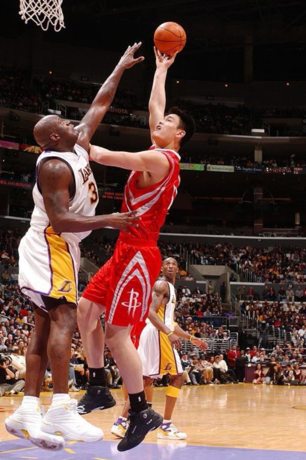 关于势均力敌的对决引发球迷们热烈的讨论和期待的信息