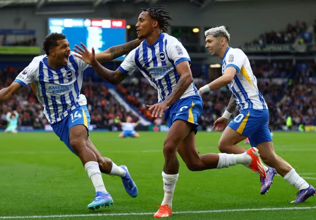 曼城客场3比1战胜莱斯特城,提前锁定胜局 曼城客场3比1战胜莱斯特城,提前锁定胜局