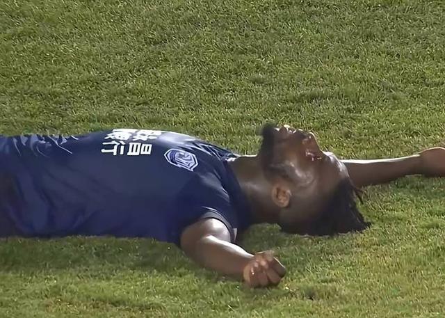 半岛体育注册-激烈对抗中的球队无法轻言放弃