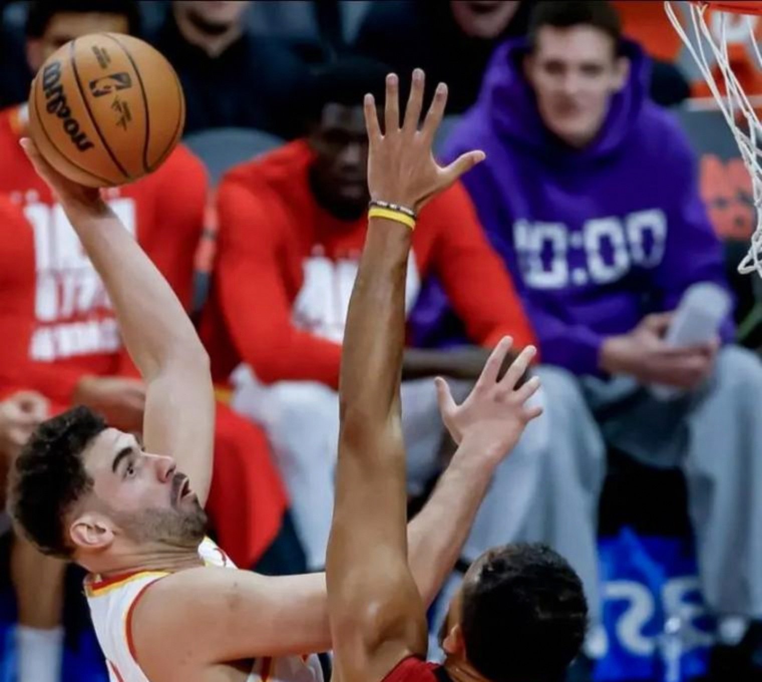 半岛体育下载-灰熊队胜过老鹰，迎来连胜