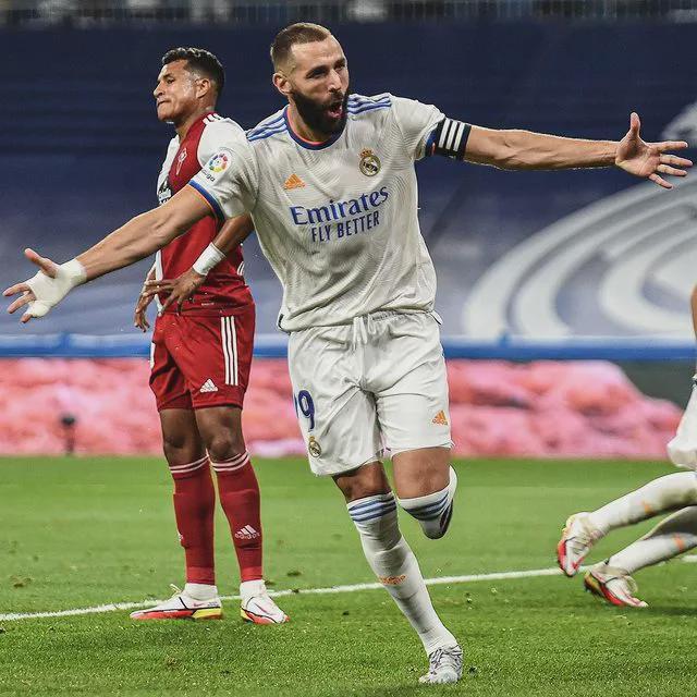 半岛体育app-西甲升降级悬念重重，千钧一发之险