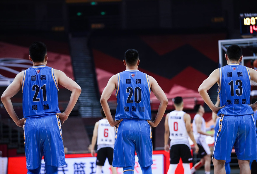 球队新领队亮相踌躇满志盼起新风的简单介绍